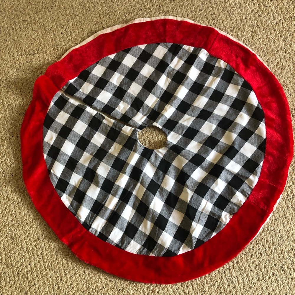Black and White Checkered plaid Christmas Tree Skirt with Red Trim 38” diameter